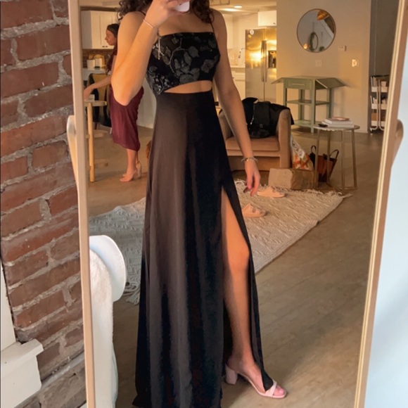 Lulu’s XS Black Sequin Cutout Slit Gown - Picture 4 of 10